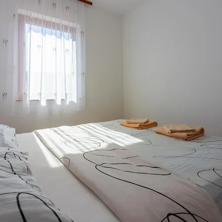 Apartman Family House With Swimming Pool Novi Vinodolski