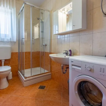 Family House With Swimming Pool Apartman Novi Vinodolski