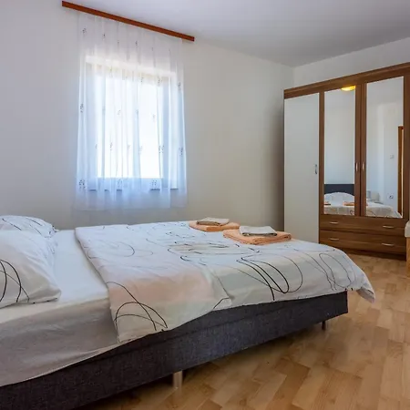 Family House With Swimming Pool Novi Vinodolski