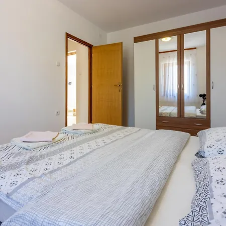 Family House With Swimming Pool Apartment *