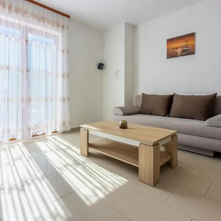 Family House With Swimming Pool Apartman Novi Vinodolski