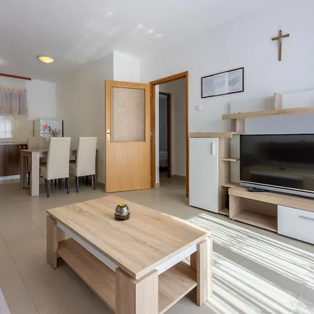 Family House With Swimming Pool Apartman Novi Vinodolski