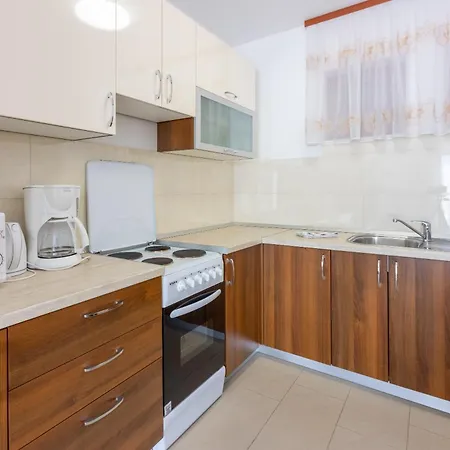 Family House With Swimming Pool Apartman Novi Vinodolski