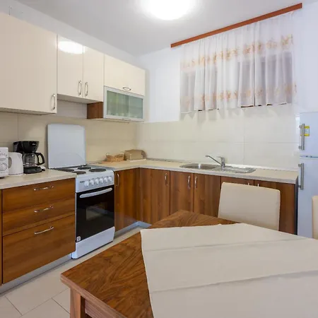 Family House With Swimming Pool Apartman Novi Vinodolski