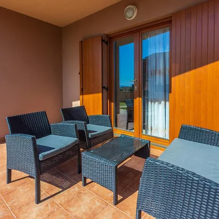 Family House With Swimming Pool Apartment Novi Vinodolski