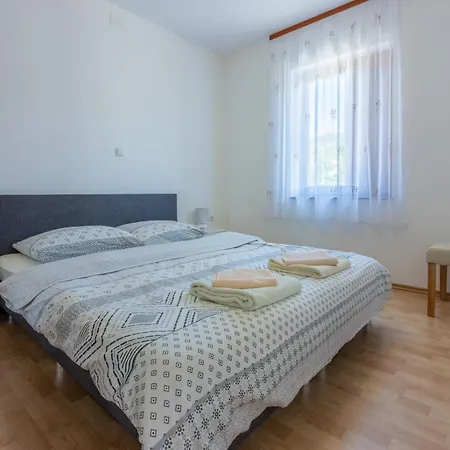 Family House With Swimming Pool Apartman Novi Vinodolski
