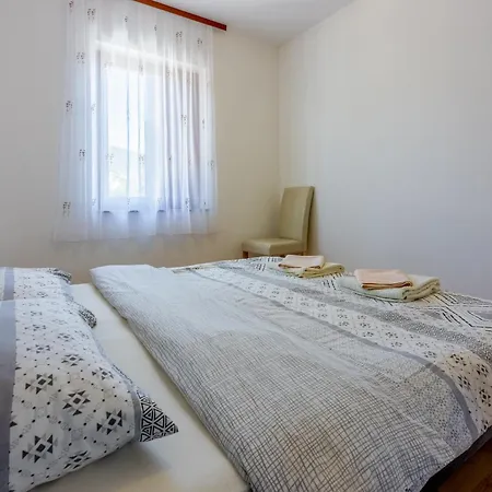 Family House With Swimming Pool Novi Vinodolski