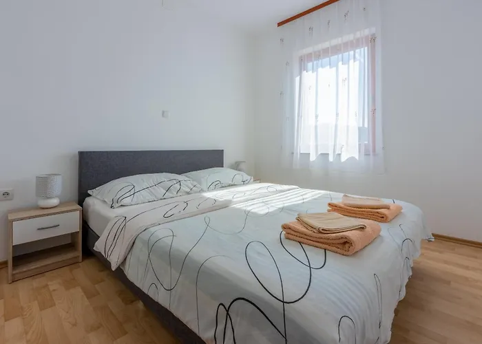 Family House With Swimming Pool Novi Vinodolski