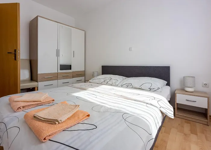 Family House With Swimming Pool Apartament Novi Vinodolski