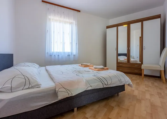 Family House With Swimming Pool Novi Vinodolski