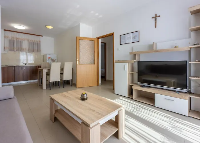 Family House With Swimming Pool Apartament Novi Vinodolski