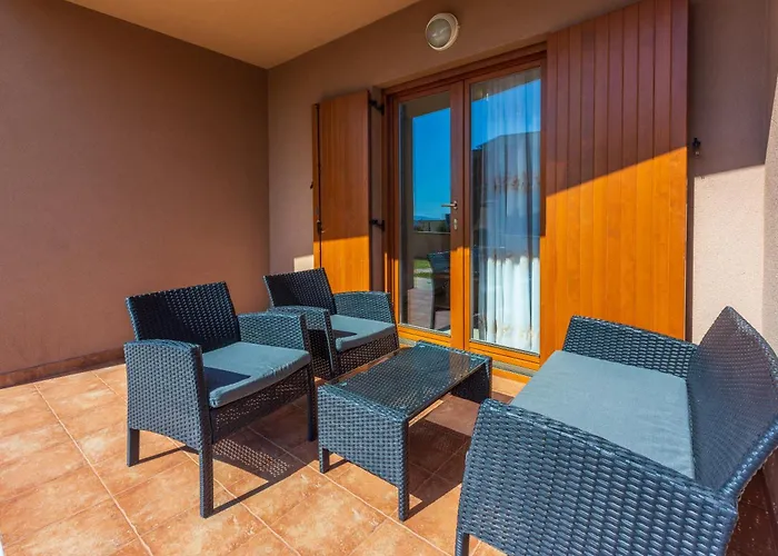 Family House With Swimming Pool Apartament Novi Vinodolski