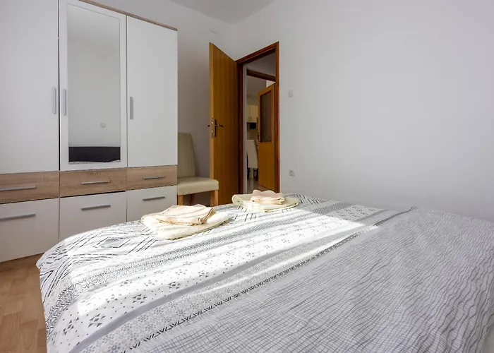 Family House With Swimming Pool Apartament Novi Vinodolski