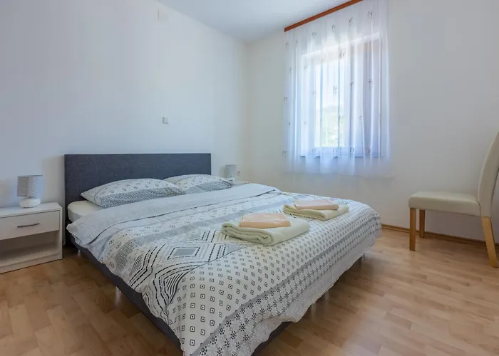 Family House With Swimming Pool Apartament Novi Vinodolski
