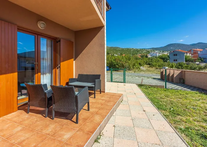 Family House With Swimming Pool Apartament Novi Vinodolski
