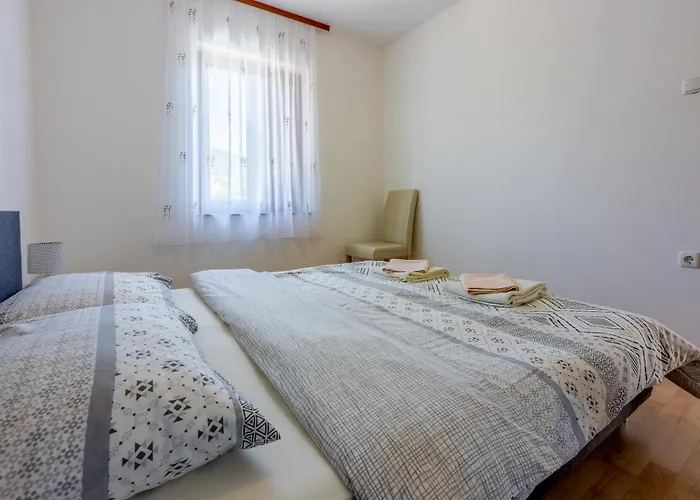 Family House With Swimming Pool Novi Vinodolski