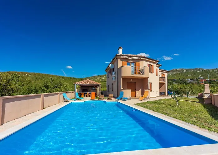 Family House With Swimming Pool Novi Vinodolski