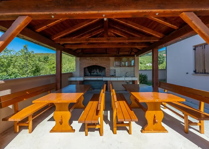 Apartament Family House With Swimming Pool