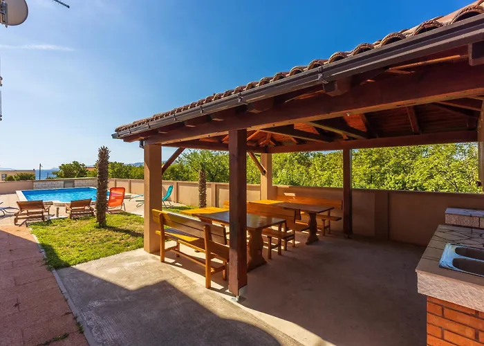 Family House With Swimming Pool Apartament Novi Vinodolski