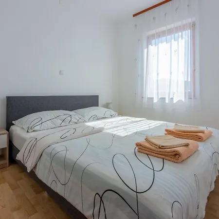 Family House With Swimming Pool Novi Vinodolski