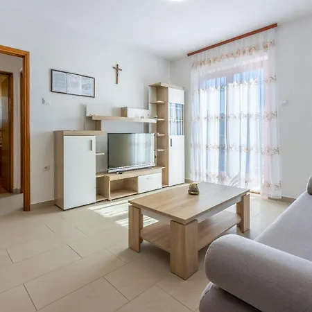 Apartmán Family House With Swimming Pool Novi Vinodolski