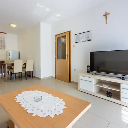 Apartment Family House With Swimming Pool *