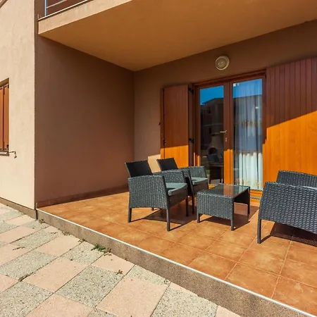 Apartment Family House With Swimming Pool *