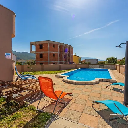 Family House With Swimming Pool