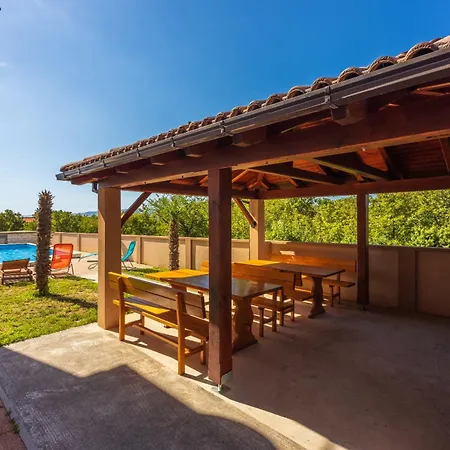 Family House With Swimming Pool Apartment Novi Vinodolski