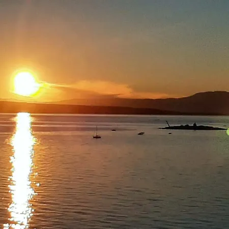 Family House With Swimming Pool Apartment